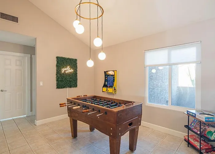 Oasis With Pool, Hot Tub And Sleeps 8 Scottsdale