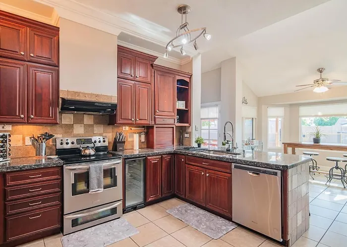 Oasis With Pool, Hot Tub And Sleeps 8 Scottsdale
