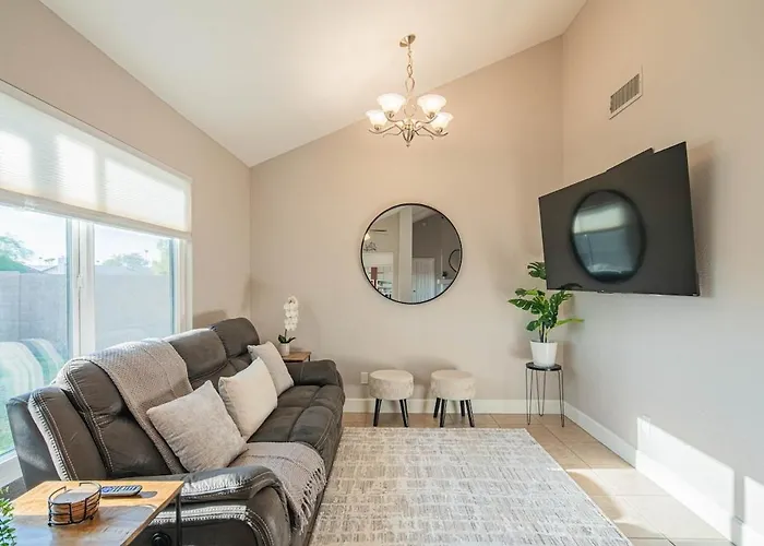 Oasis With Pool, Hot Tub And Sleeps 8