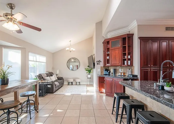 Oasis With Pool, Hot Tub And Sleeps 8 Hébergement de vacances
