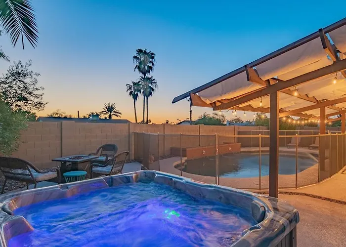 Oasis With Pool, Hot Tub And Sleeps 8