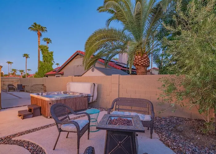Oasis With Pool, Hot Tub And Sleeps 8 Hébergement de vacances *
