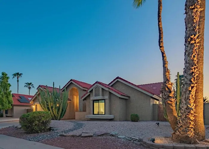 Hébergement de vacances Oasis With Pool, Hot Tub And Sleeps 8 *