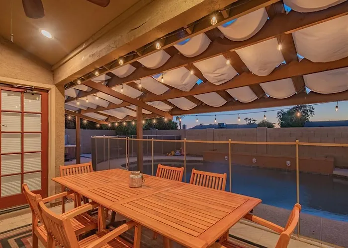 Oasis With Pool, Hot Tub And Sleeps 8 Hébergement de vacances Scottsdale
