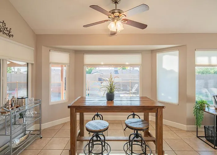 Oasis With Pool, Hot Tub And Sleeps 8