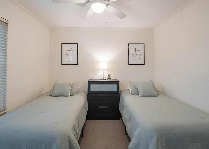 Hébergement de vacances Oasis With Pool, Hot Tub And Sleeps 8